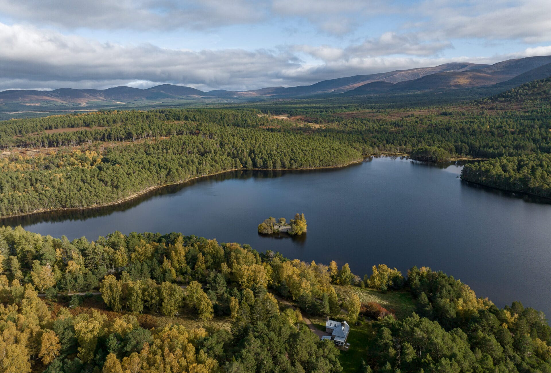 Highland Luxury Cottage | Loch an Eilein Cottage Rothiemurchus