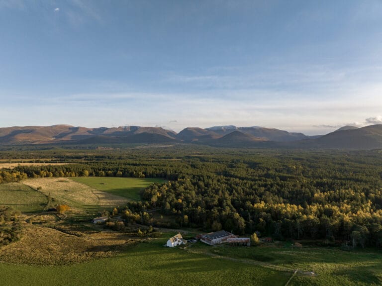 Looking for luxury accommodations in Aviemore? Meet Achnahatnich House - achnahatich house 05