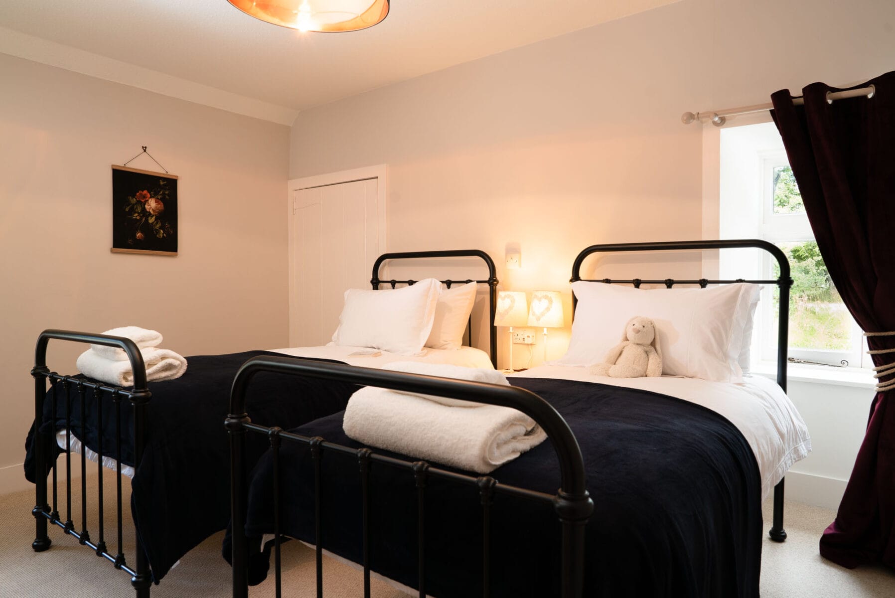 Flexible Arrival Days - Highland Cottages - garden flat 01